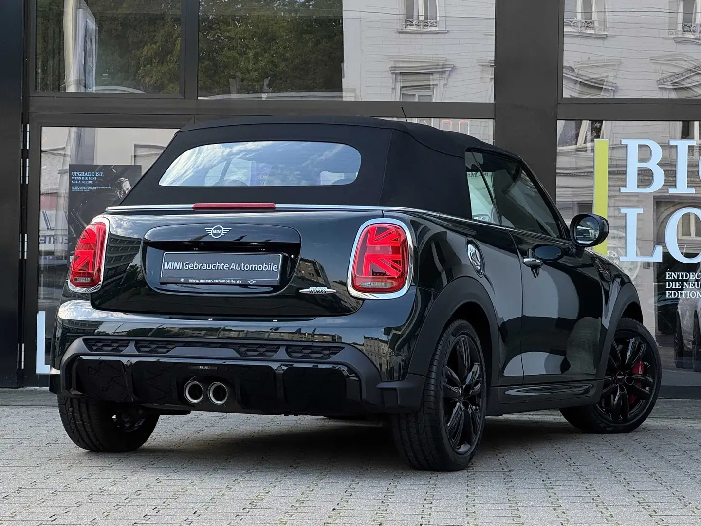 MINI John Cooper Works Cabrio John Cooper Works Cabrio LED DA ACC RFK Navi 18" Grün - 2