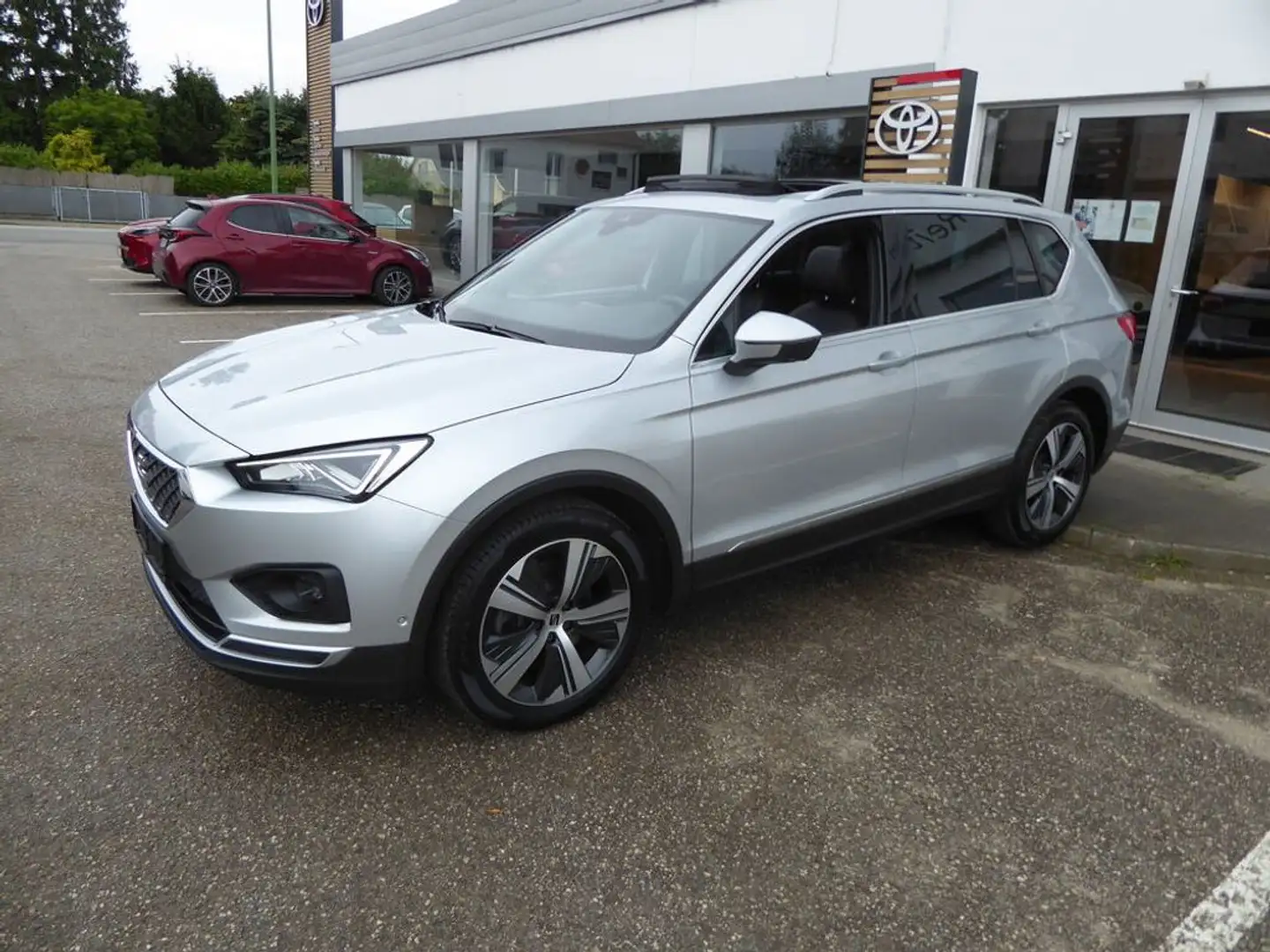 SEAT Tarraco Xcellence 4Drive DSG *PANO*AHK* Silber - 2