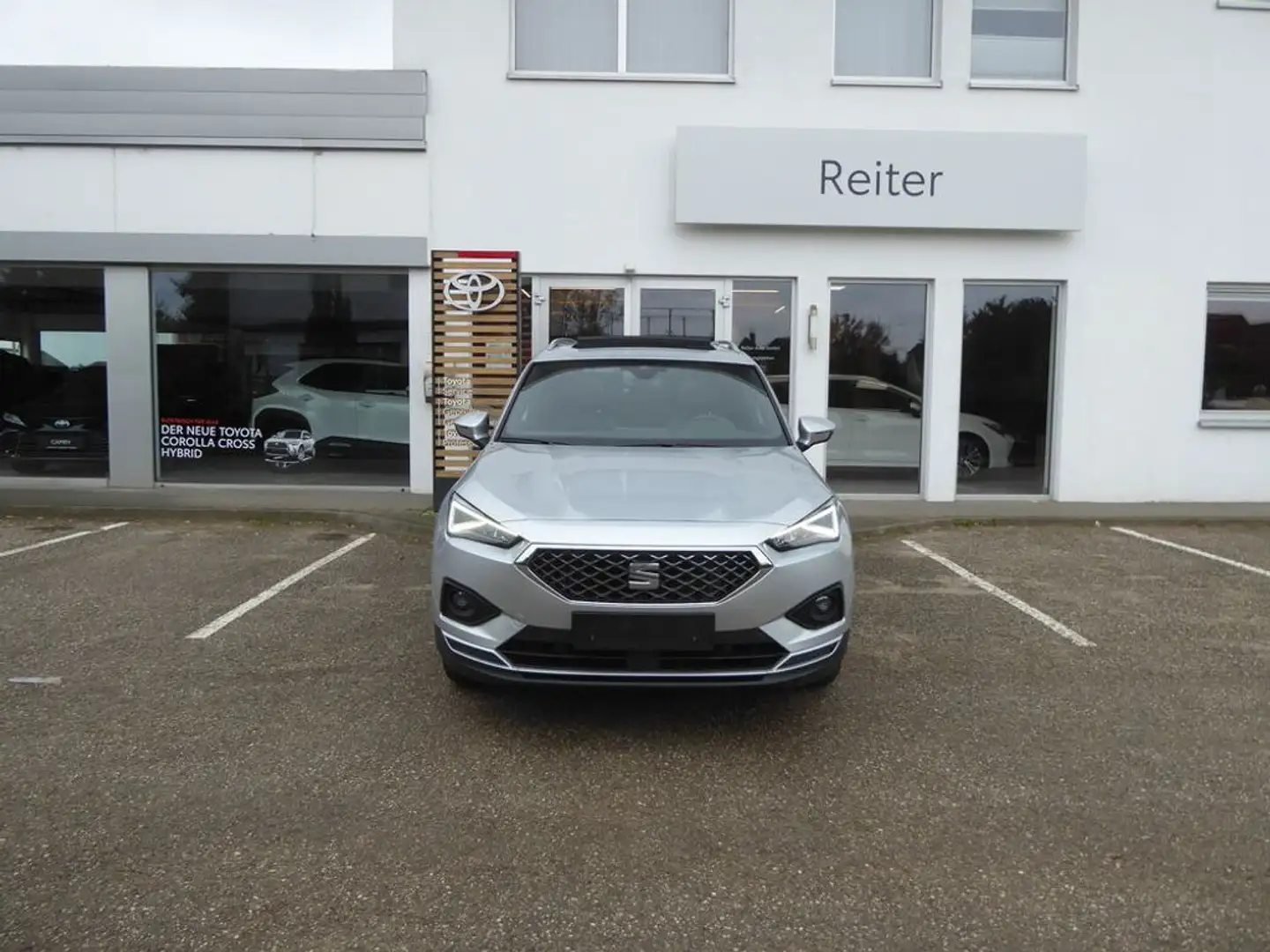 SEAT Tarraco Xcellence 4Drive DSG *PANO*AHK* Silber - 1