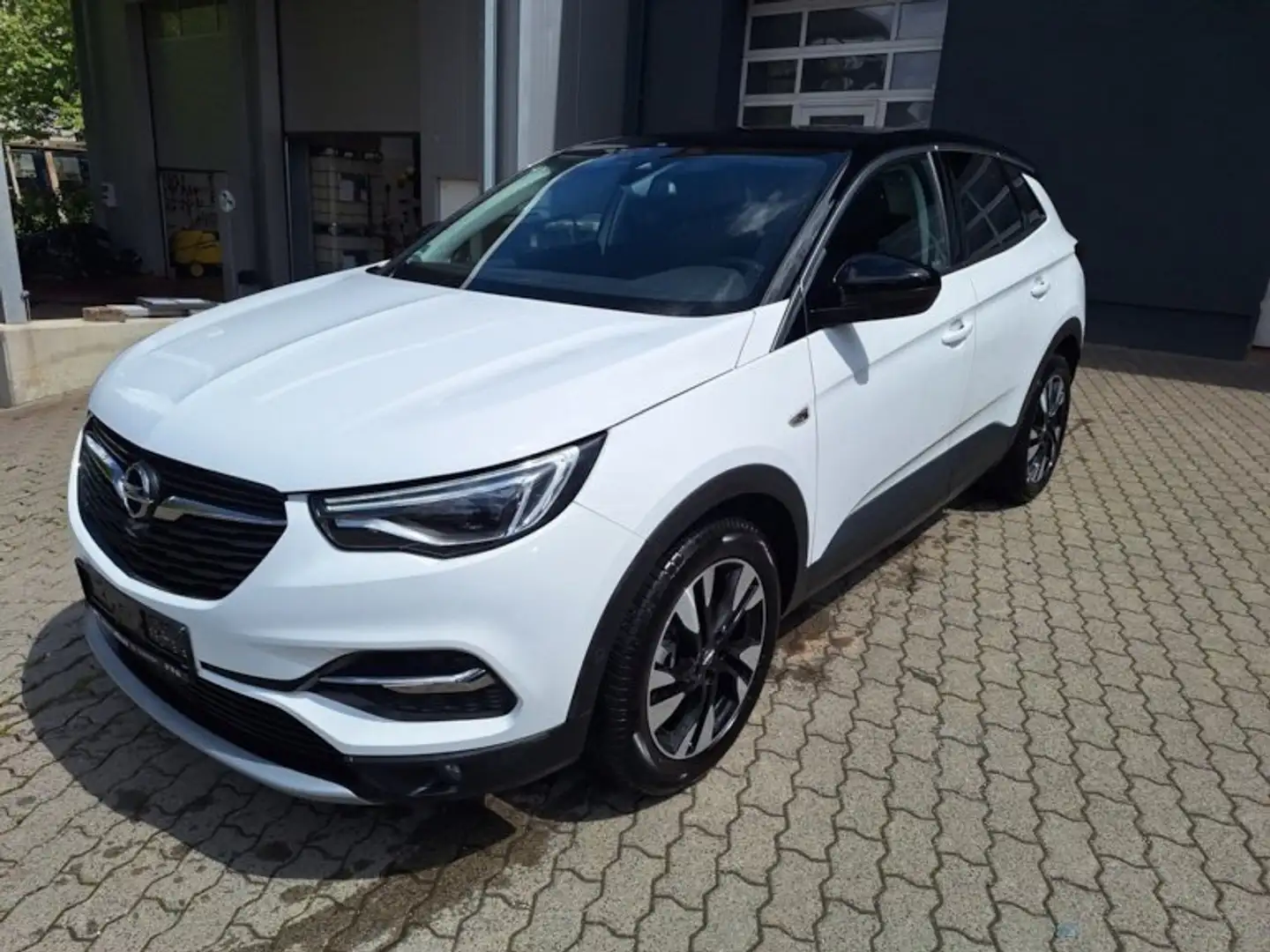 Opel Grandland X 1.2 Start/Stop INNOVATION Bílá - 1