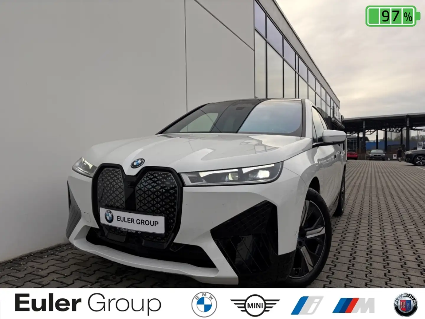 BMW iX xDrive 40 M-Sport AHK PANO H/K Parkass+ LCProf Blanc - 1