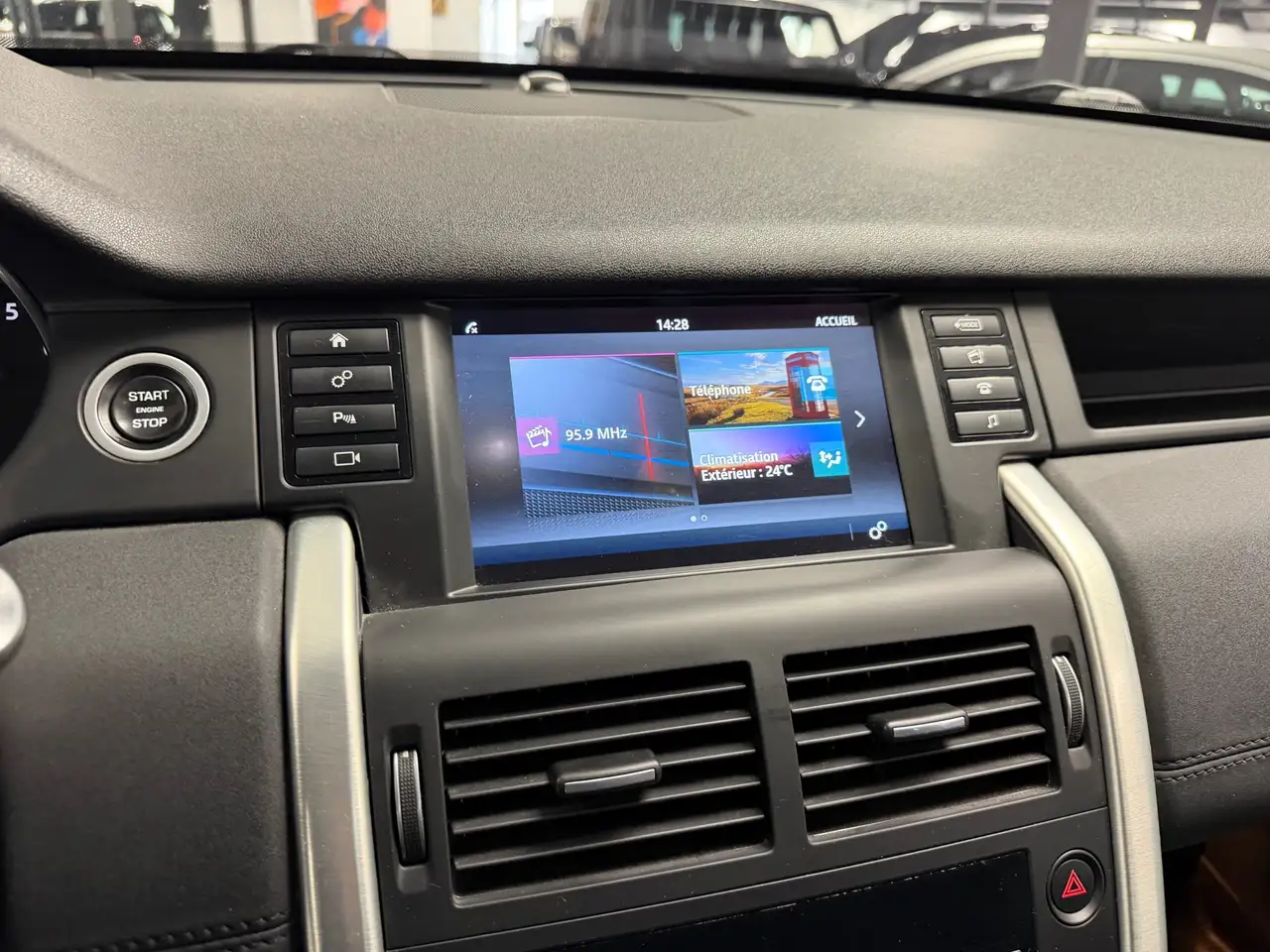 Land Rover Discovery Sport снимка Land Rover Discovery Sport