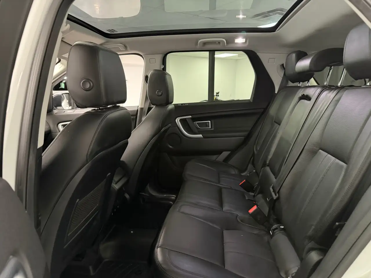Land Rover Discovery Sport снимка Land Rover Discovery Sport