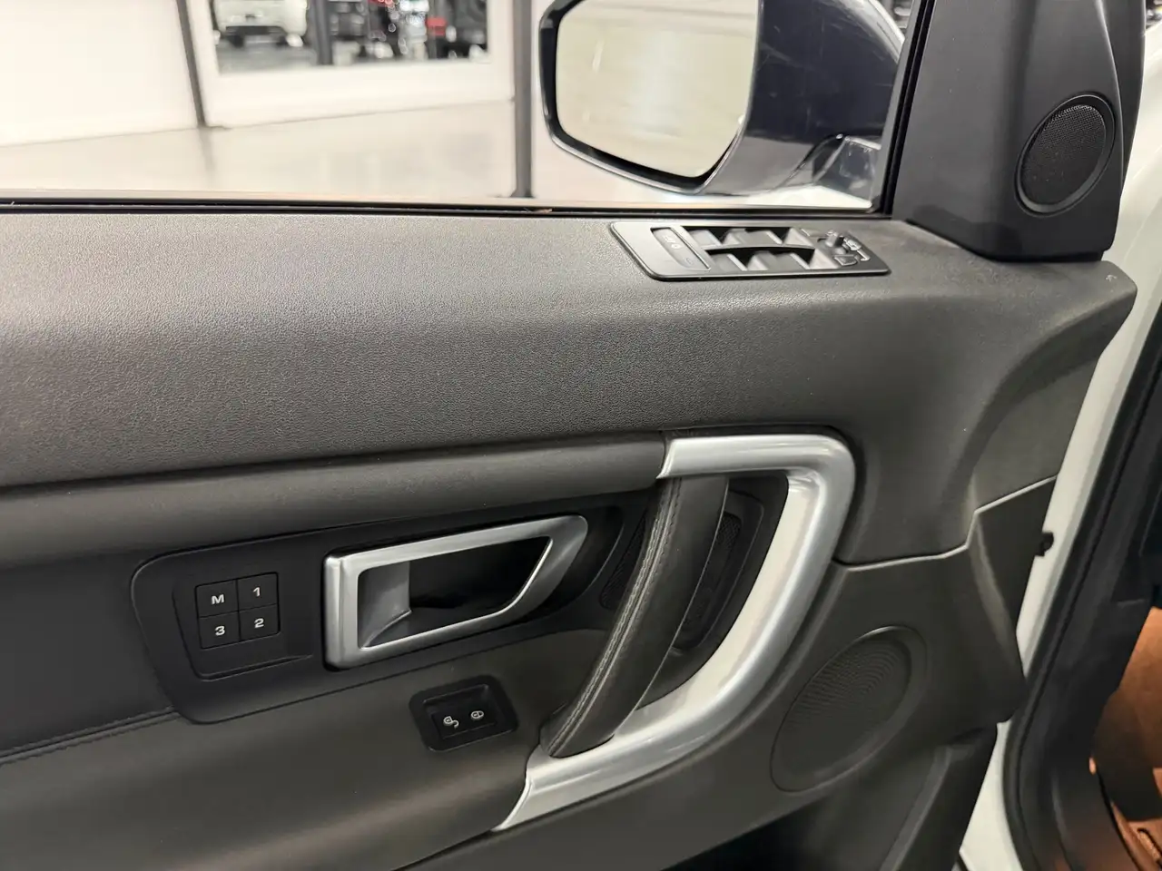 Land Rover Discovery Sport снимка Land Rover Discovery Sport