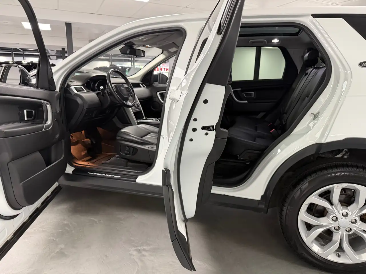Land Rover Discovery Sport снимка Land Rover Discovery Sport
