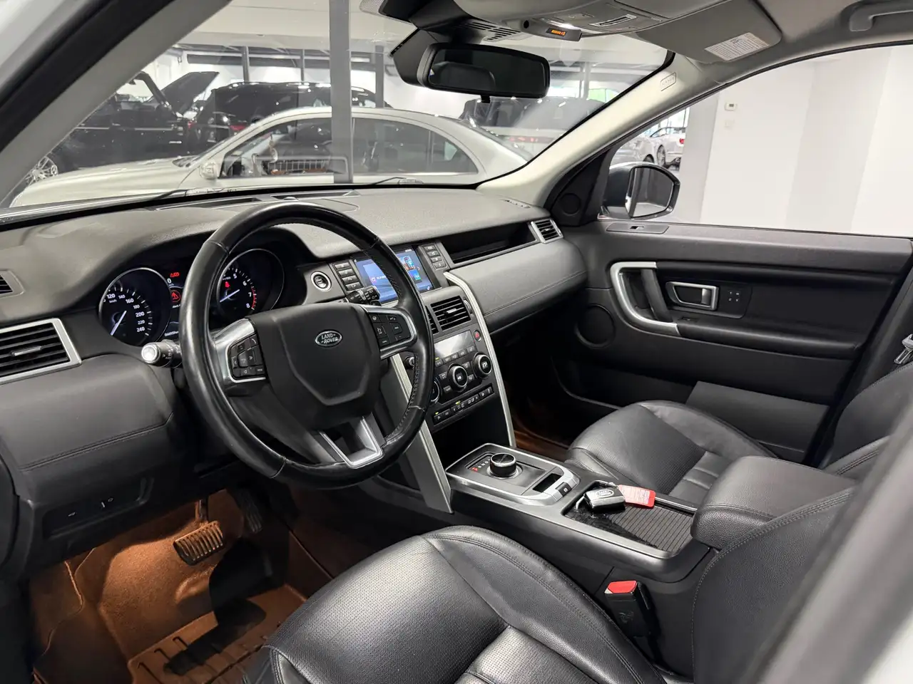 Land Rover Discovery Sport снимка Land Rover Discovery Sport