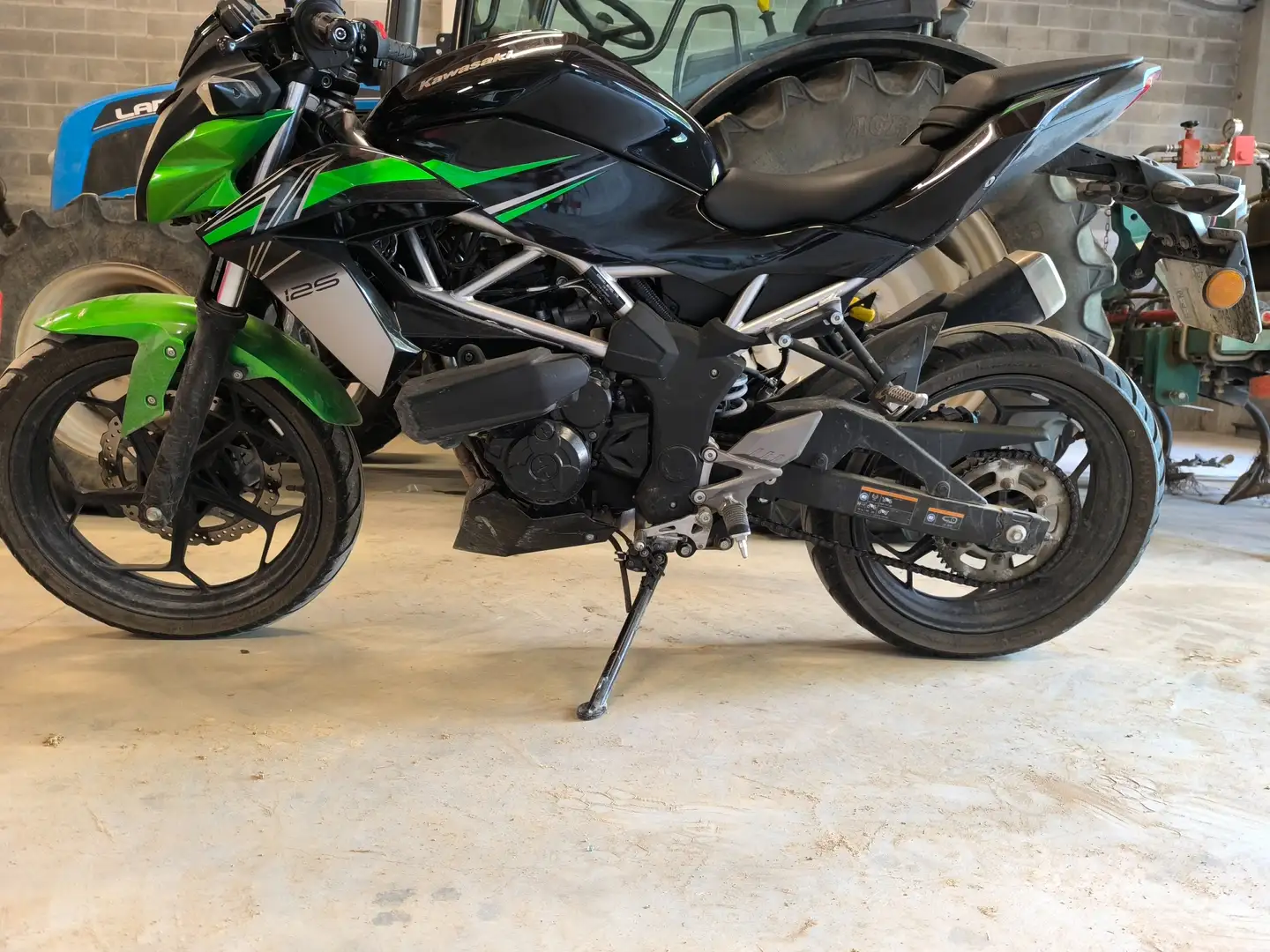 Kawasaki Z 125 Naked Verde - 2
