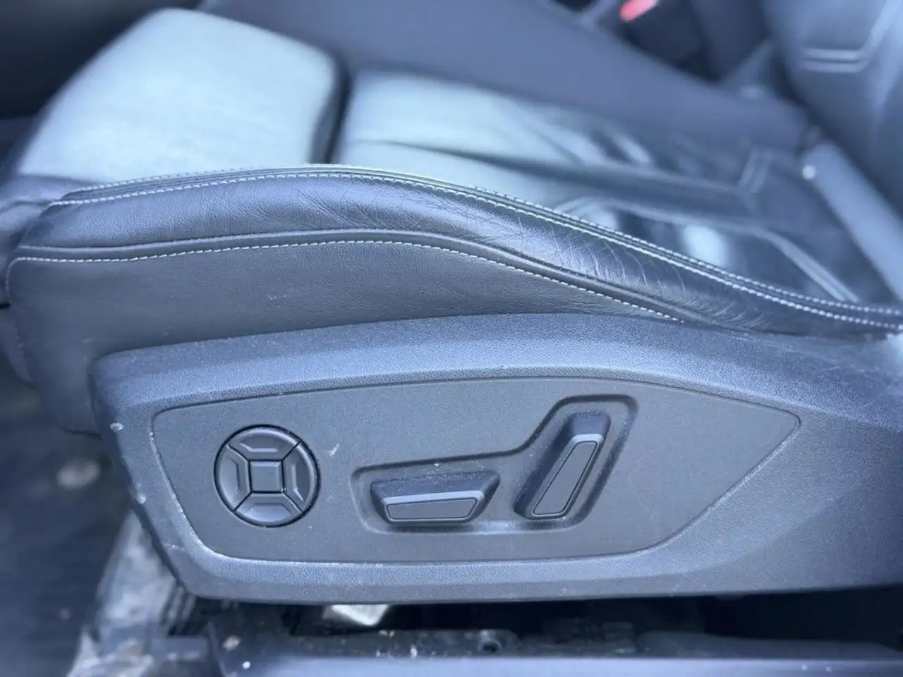 Audi Q3 снимка Audi Q3