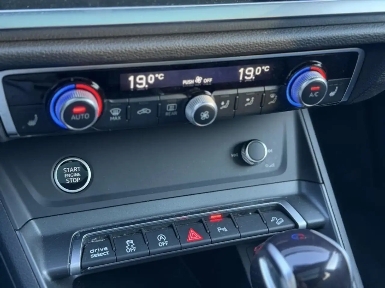 Audi Q3 снимка Audi Q3