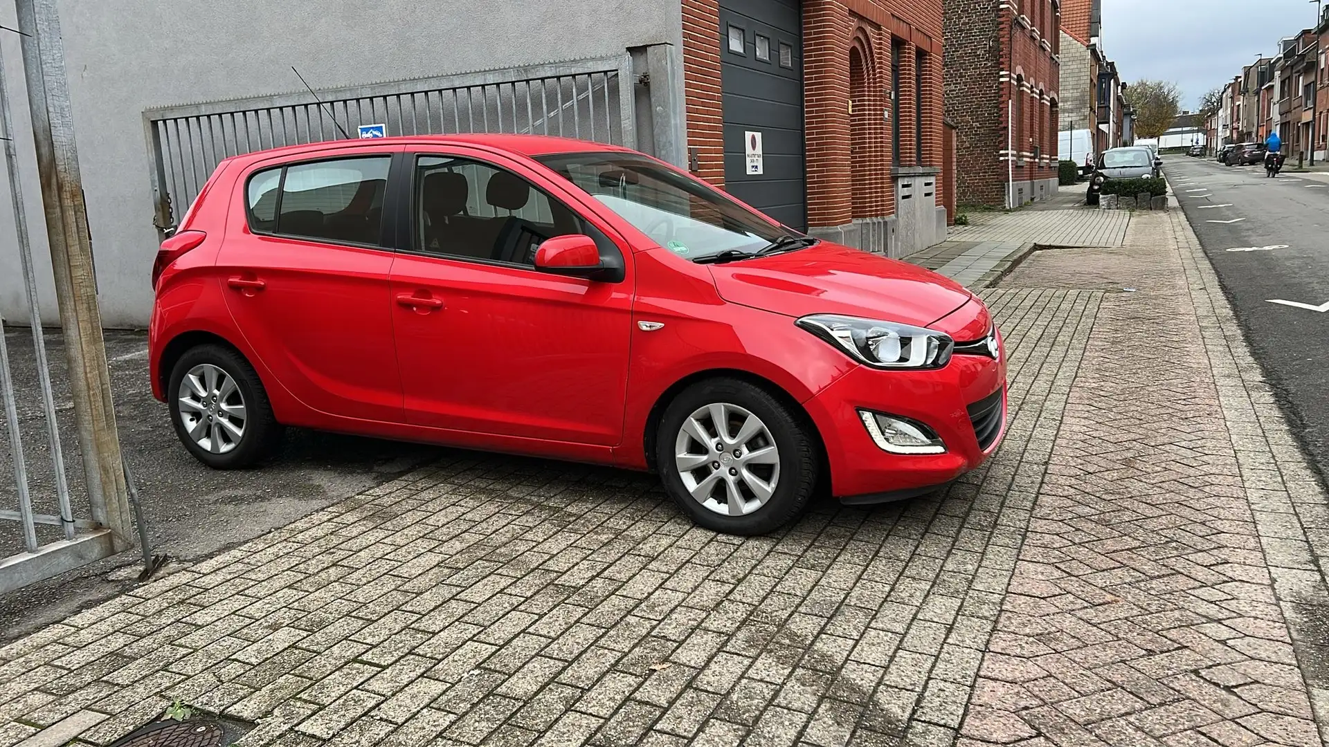 Hyundai i20 i20 1.2i Comfort 12 mois de garantie Rosso - 2