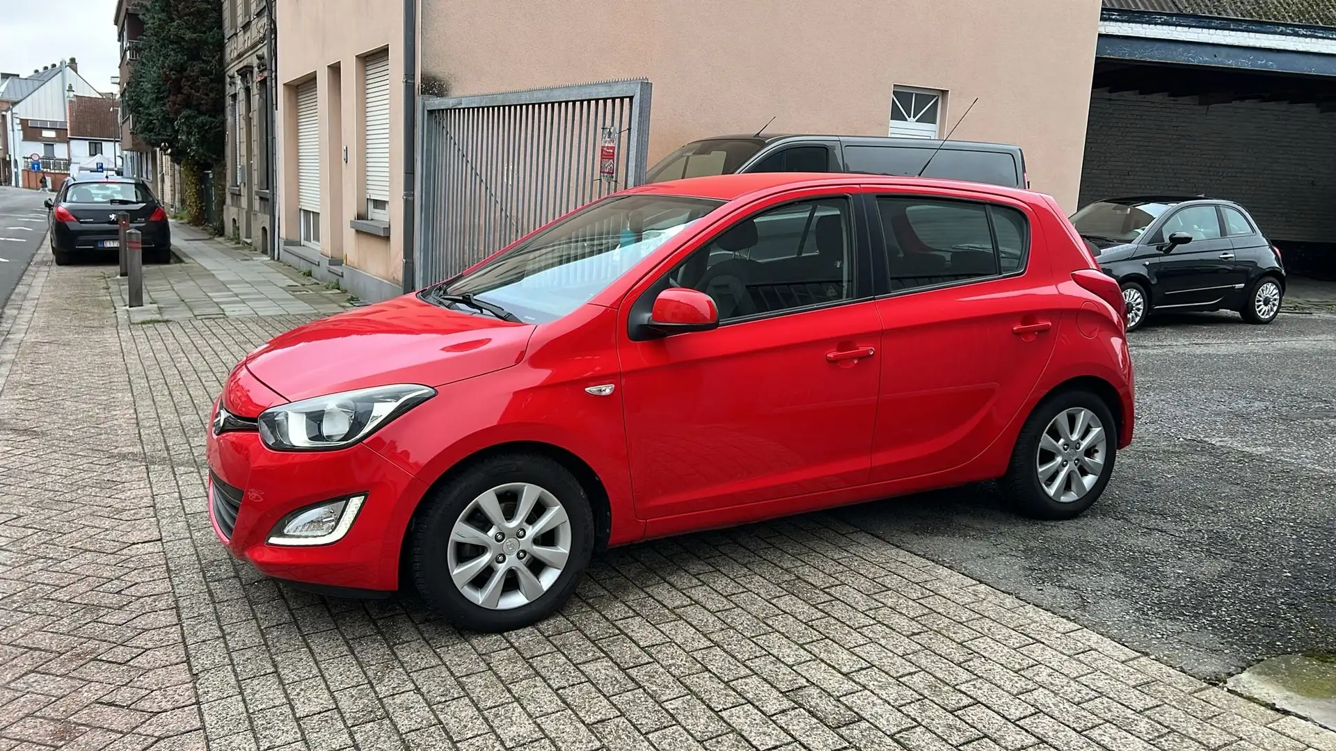 Hyundai i20 i20 1.2i Comfort 12 mois de garantie Rosso - 1