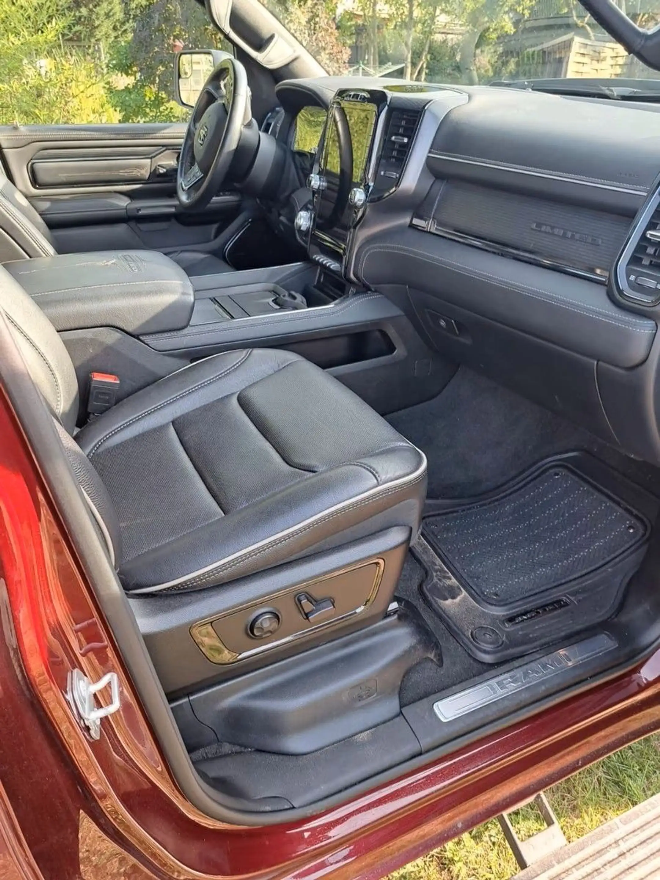 Dodge RAM 1500 Limited Night *PANO*LPG*Klappe*Winch — photo 8