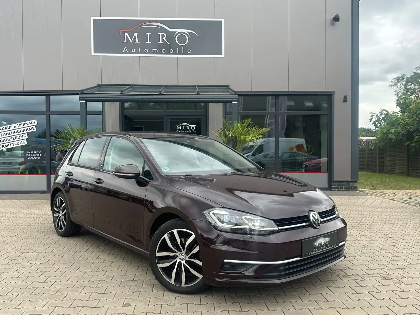 Volkswagen Golf VII Lim. Sound/ AHK/ APPLE CARPLAY Nero - 1