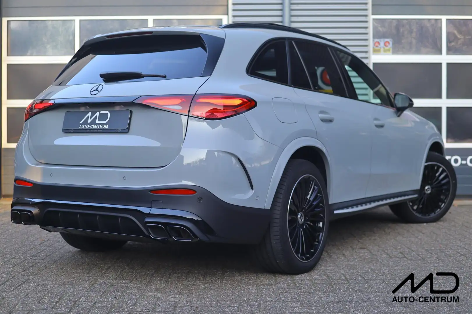 Mercedes-Benz GLC 300 300e 4MATIC AMG| Pano| Hud| Memory| Digital Light| Gris - 2