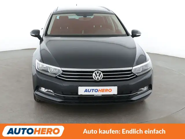 Volkswagen Passat view 9