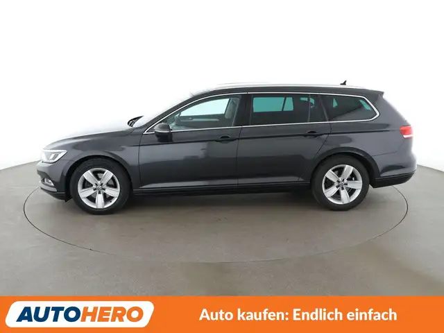Volkswagen Passat view 3