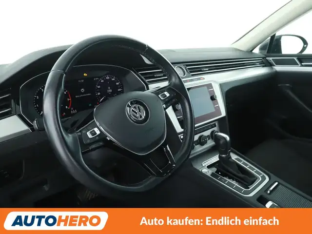 Volkswagen Passat view 11
