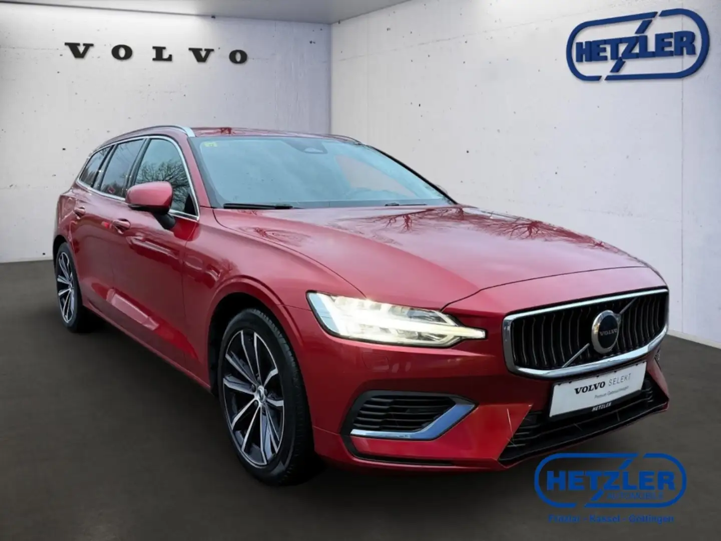 Volvo V60 Kombi Recharge Plug-In Hybrid AWD StandHZG AHK Dig Rot - 2