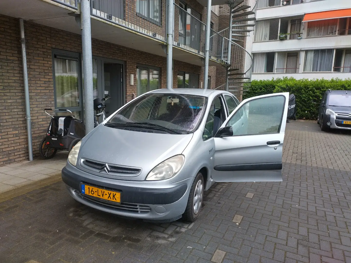 Citroen Xsara Picasso 2.0i-16V Différence Plateado - 1