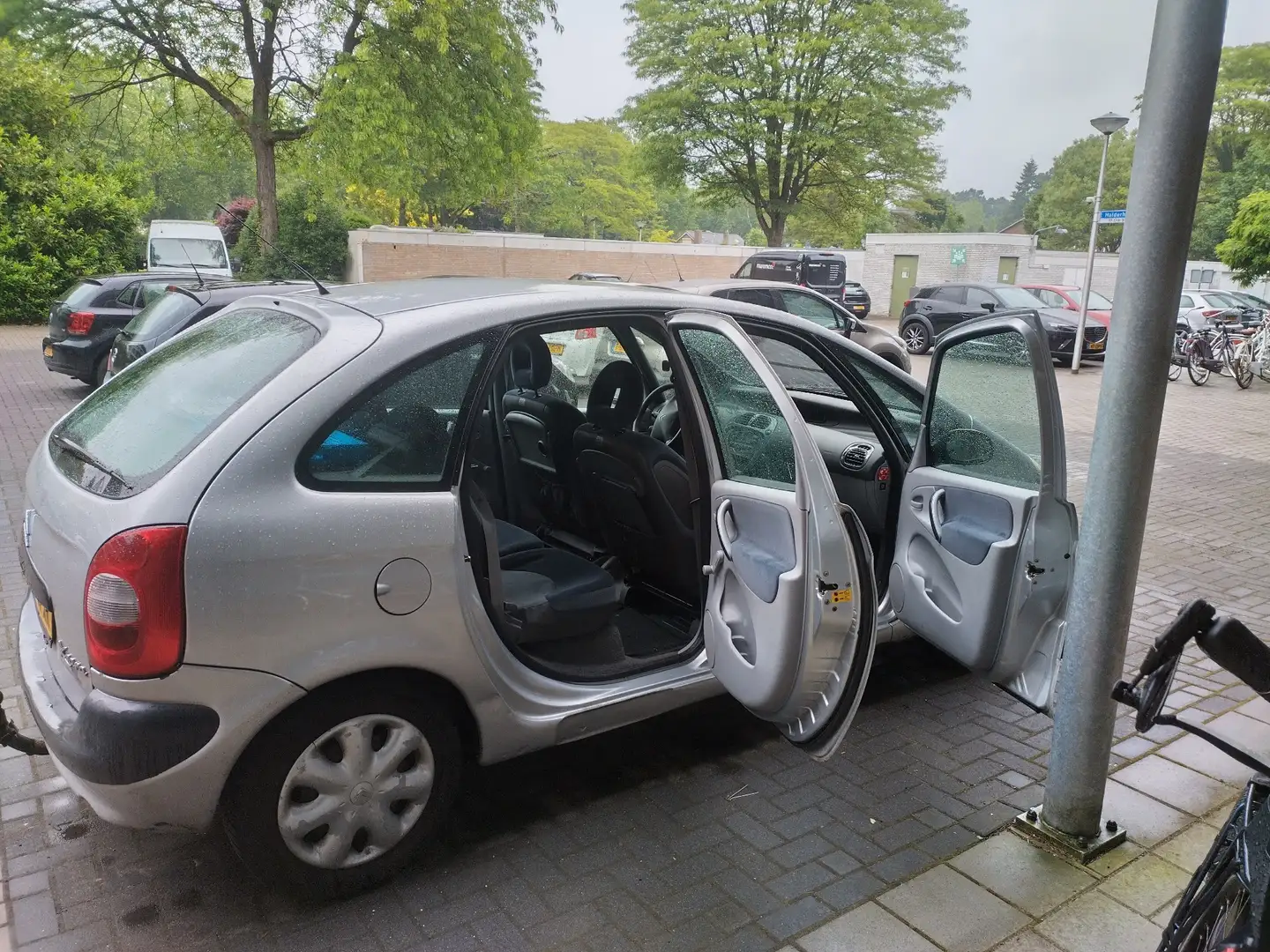 Citroen Xsara Picasso 2.0i-16V Différence Plateado - 2
