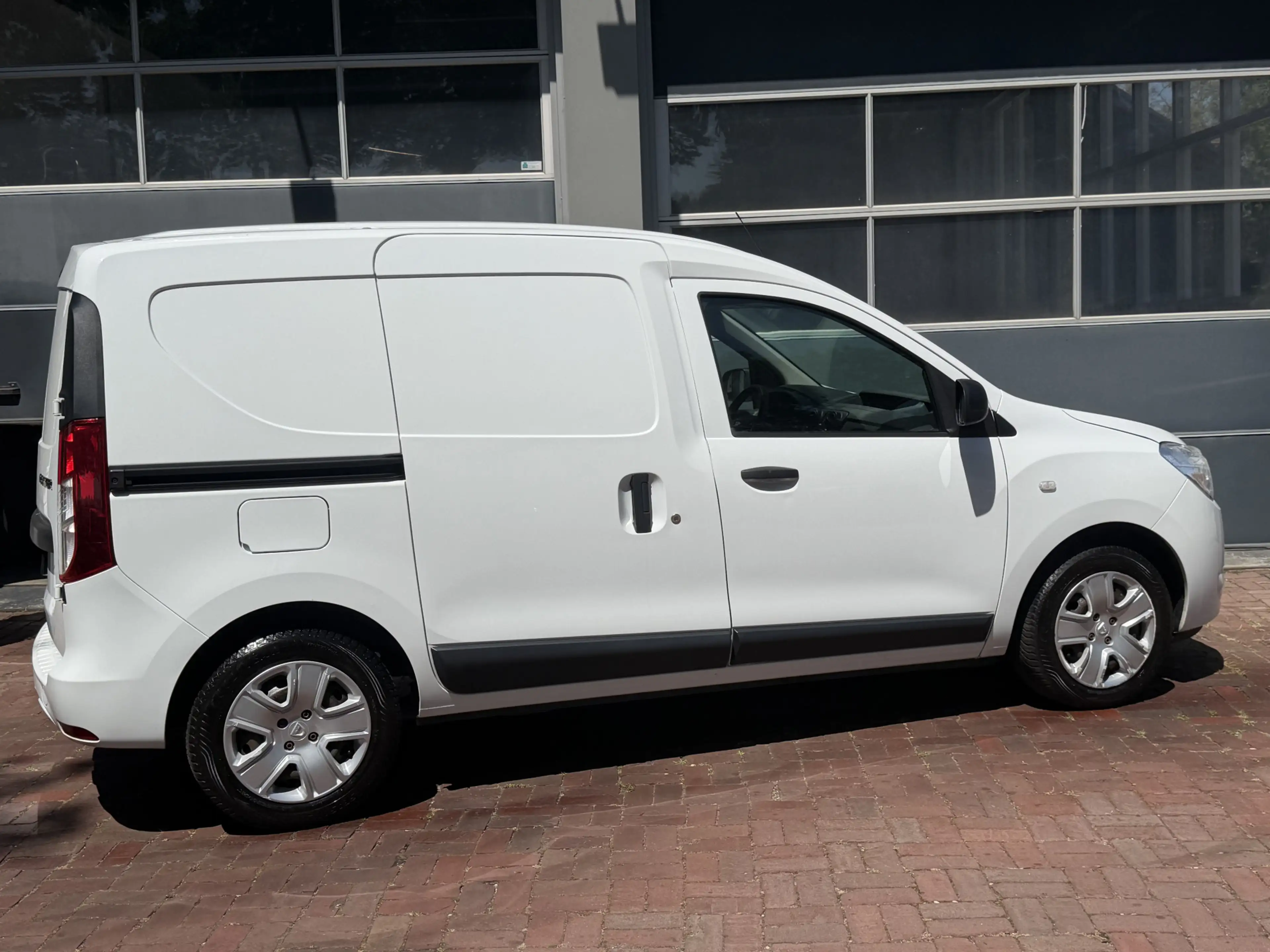 Dacia Dokker 1.5 Blue dCi 90 Solid – Praktisch, Zuinig en Betro — photo 2