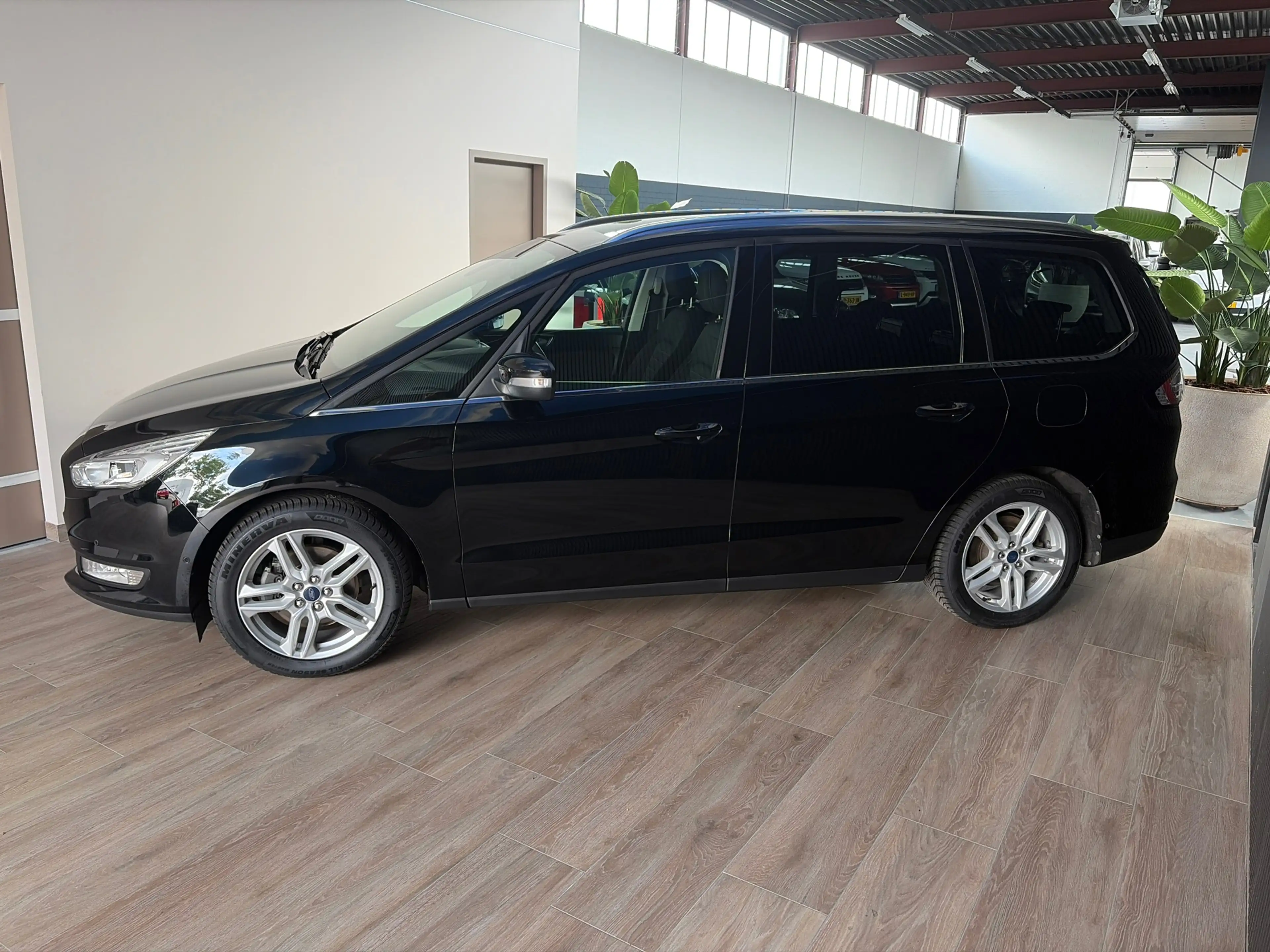 Ford Galaxy 1.5 Titanium/ 7 pers, Volle uitvoering en zeer net — photo 4
