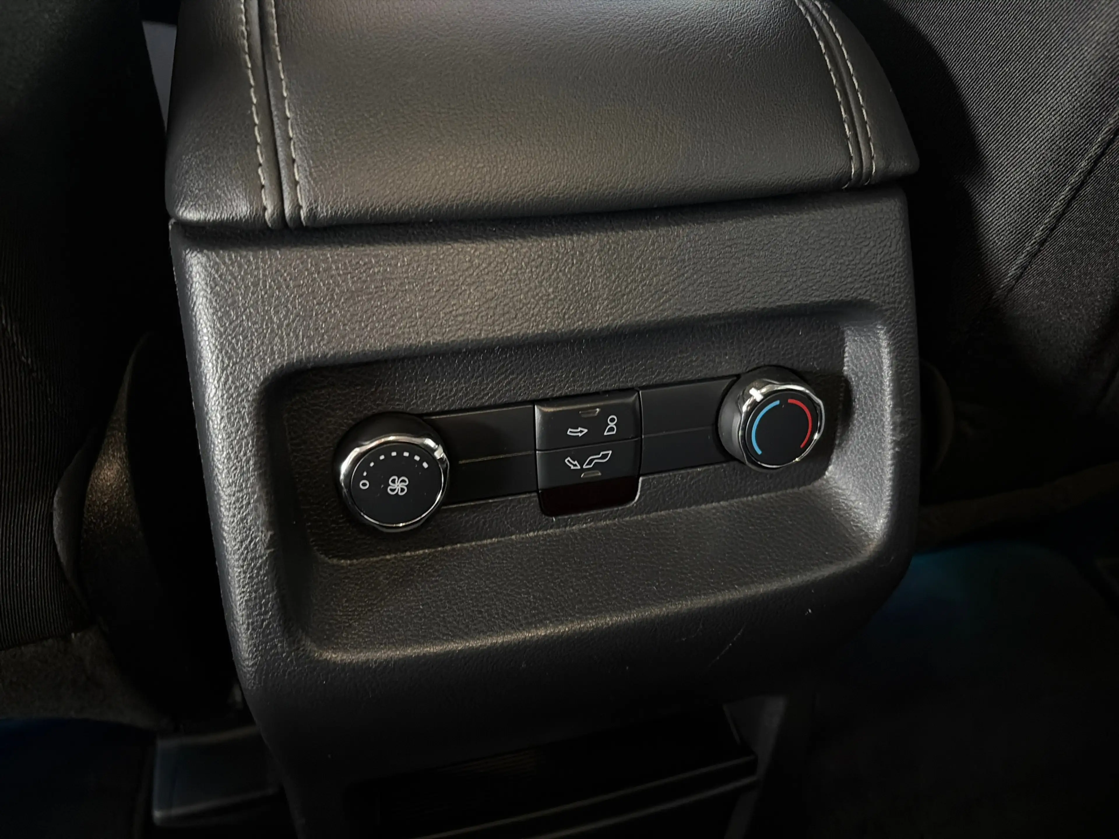 Ford Galaxy 1.5 Titanium/ 7 pers, Volle uitvoering en zeer net — photo 13