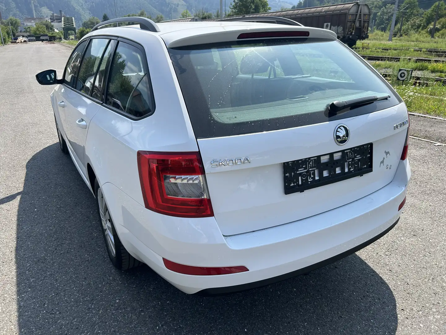 Skoda Octavia Combi 1,6 Elegance —-Neues Pickerl bis 06/2026 - 1