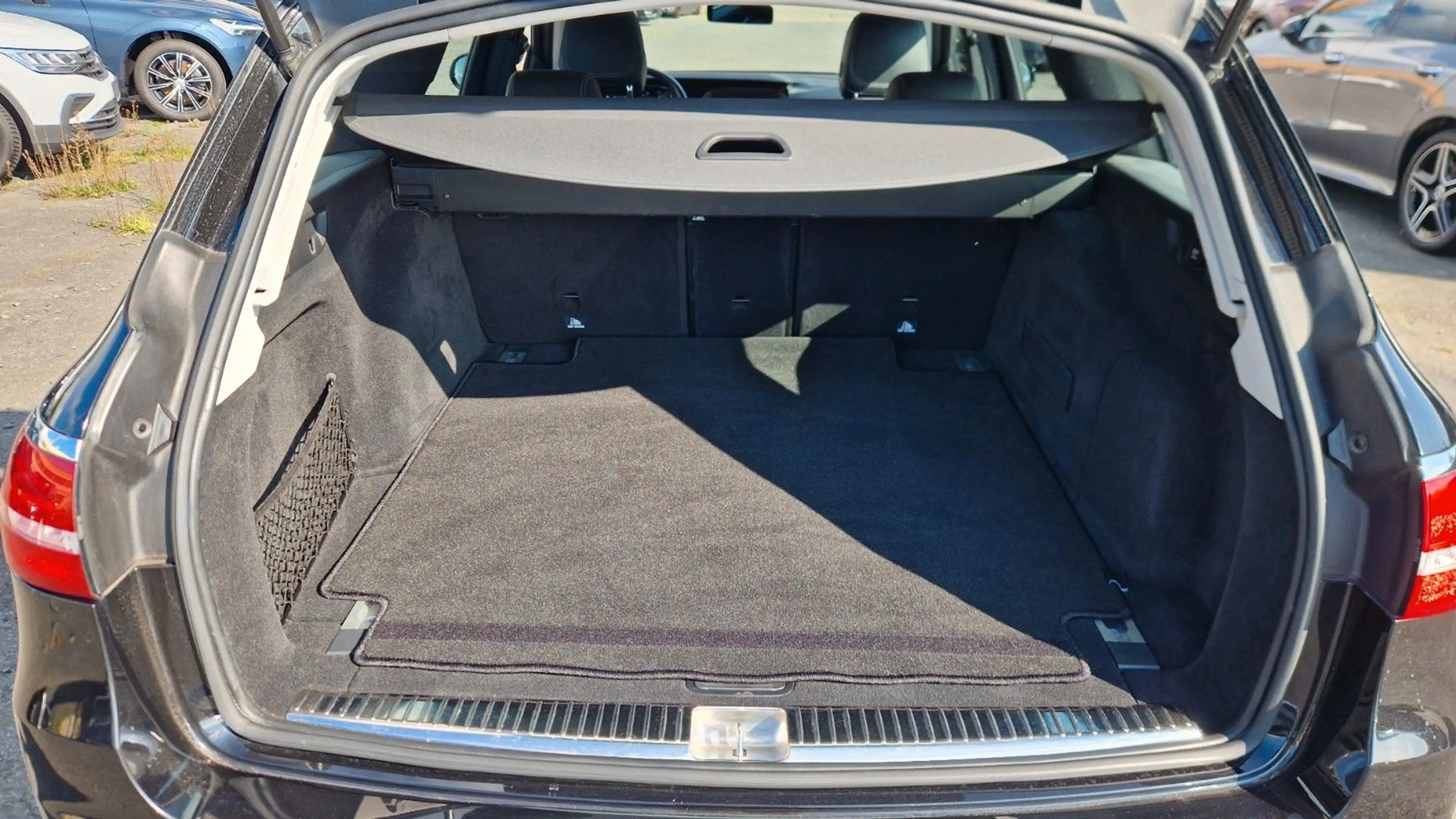 Mercedes-Benz E 250 T-Modell E 250 Multibeam Totwinkel Kamera Pano — photo 7