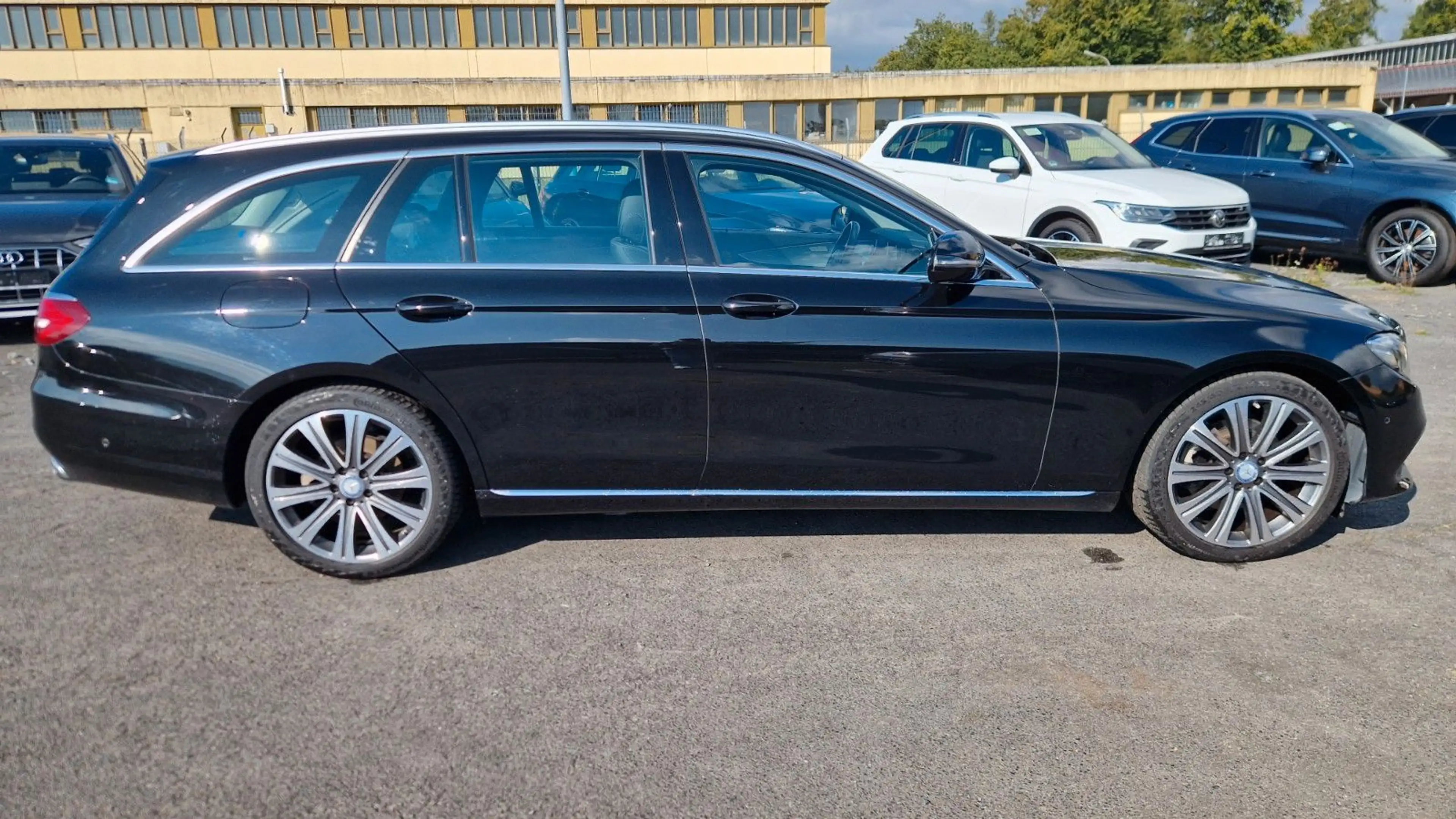 Mercedes-Benz E 250 T-Modell E 250 Multibeam Totwinkel Kamera Pano — photo 9