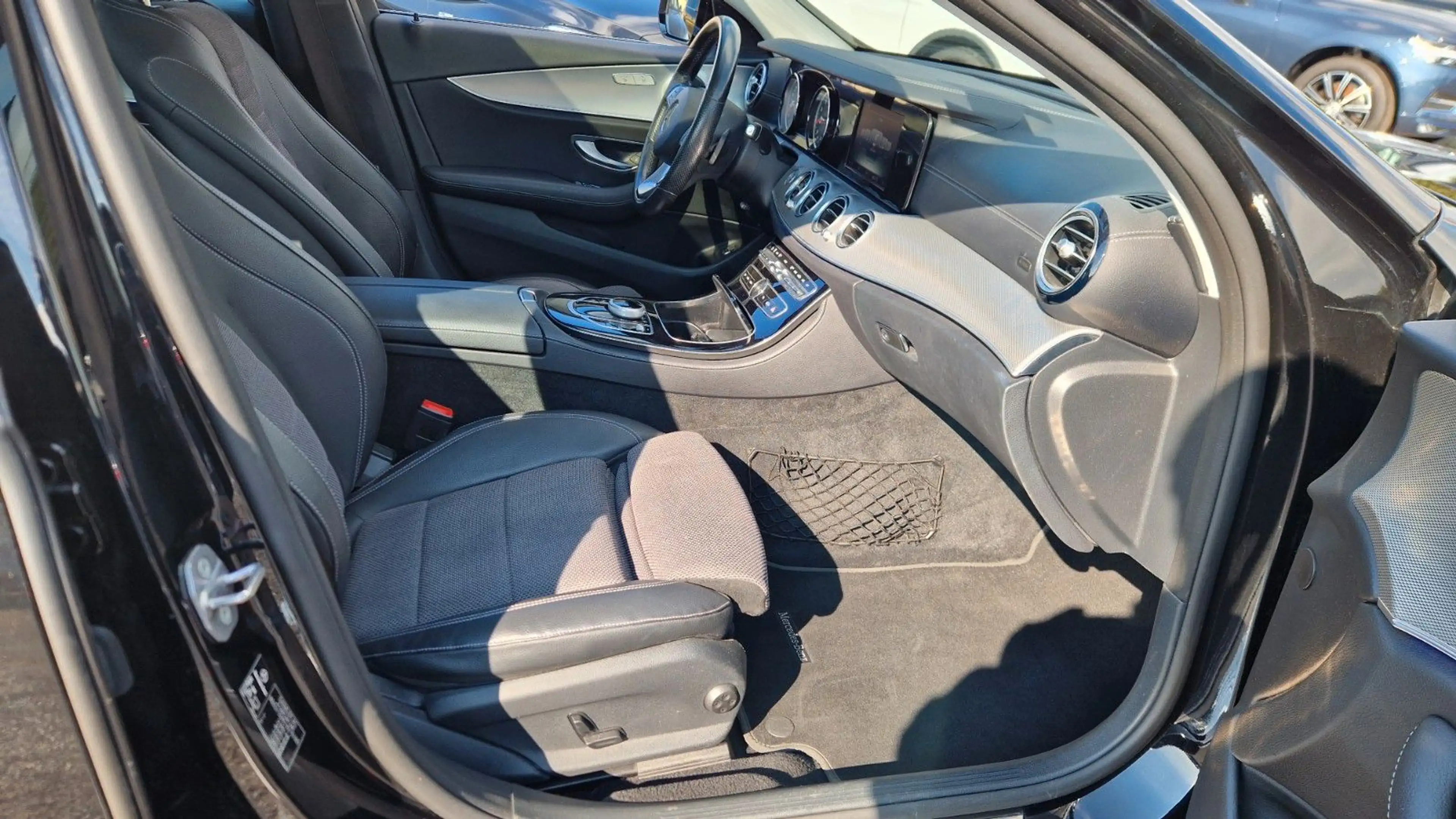 Mercedes-Benz E 250 T-Modell E 250 Multibeam Totwinkel Kamera Pano — photo 10