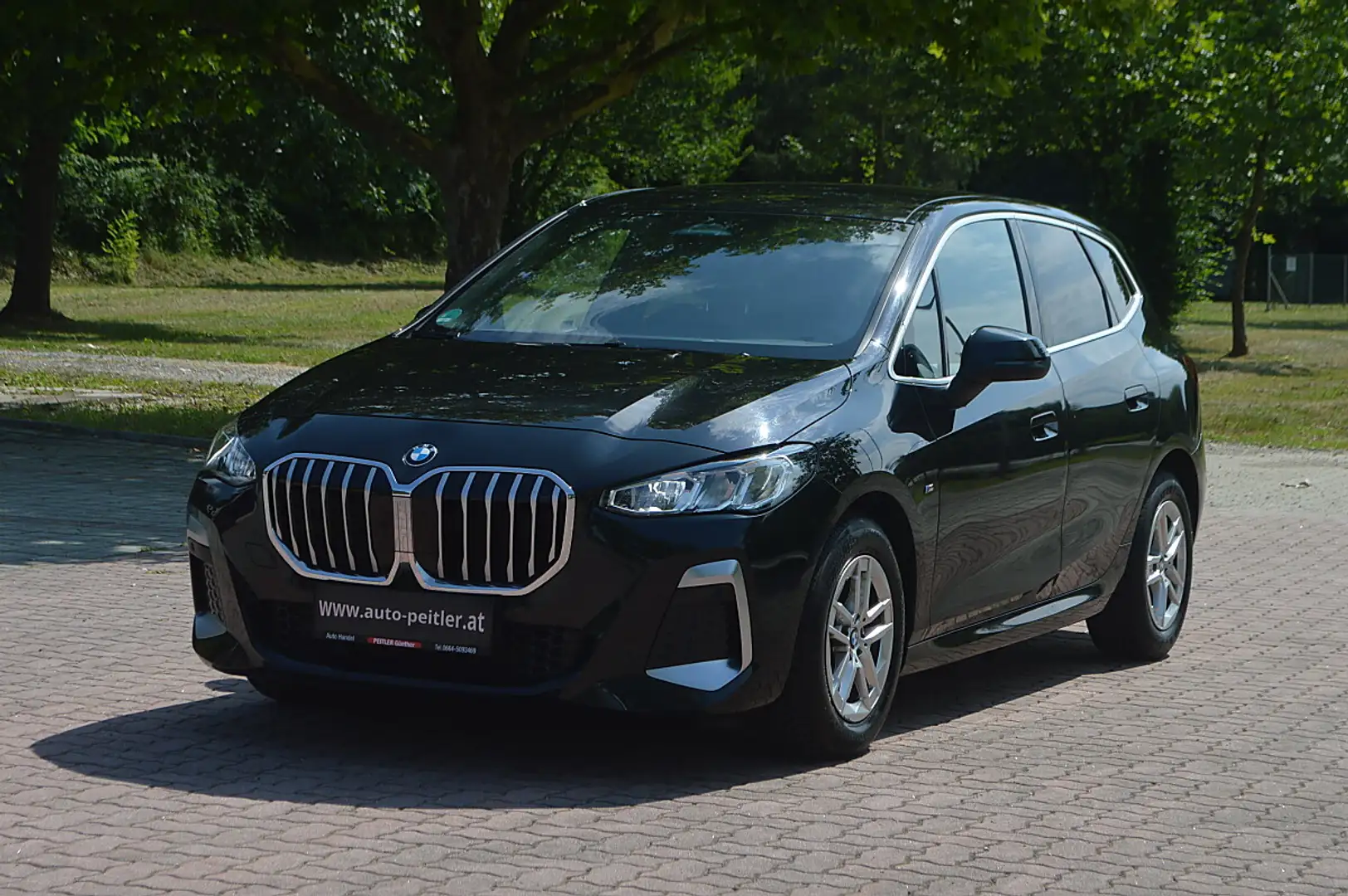 BMW 218 i Active M-Sport Tourer Aut.+NAVI+Kamera+LED+ Schwarz - 2
