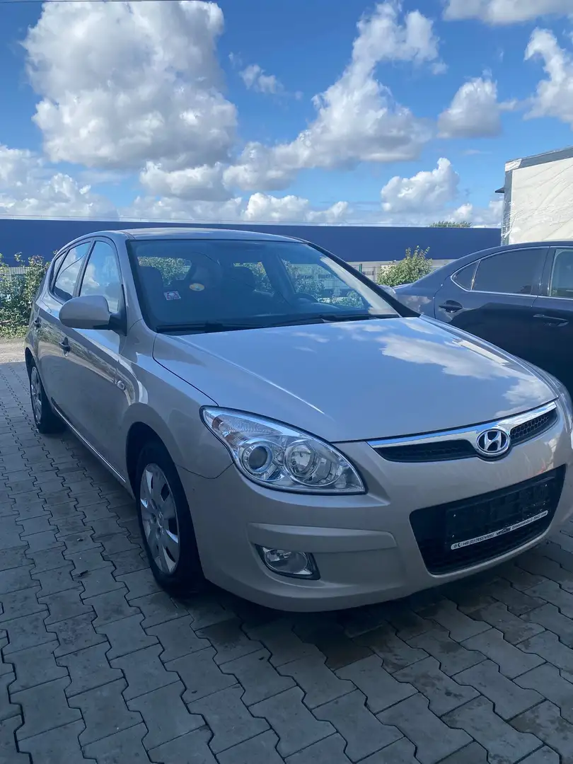 Hyundai i30 i30cw 1.6 CRDi Automatik Classic - 1