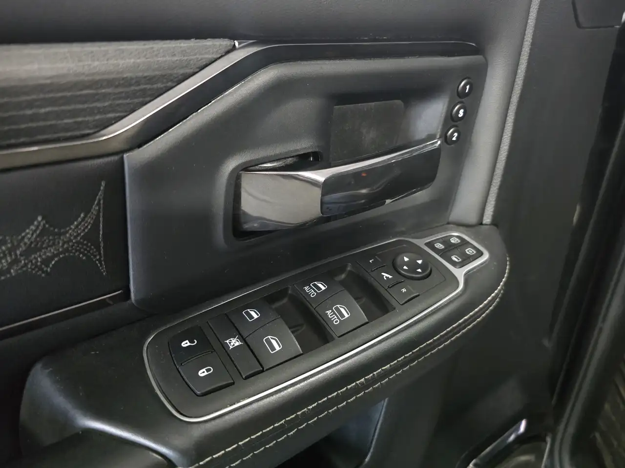 RAM 3500 снимка RAM 3500
