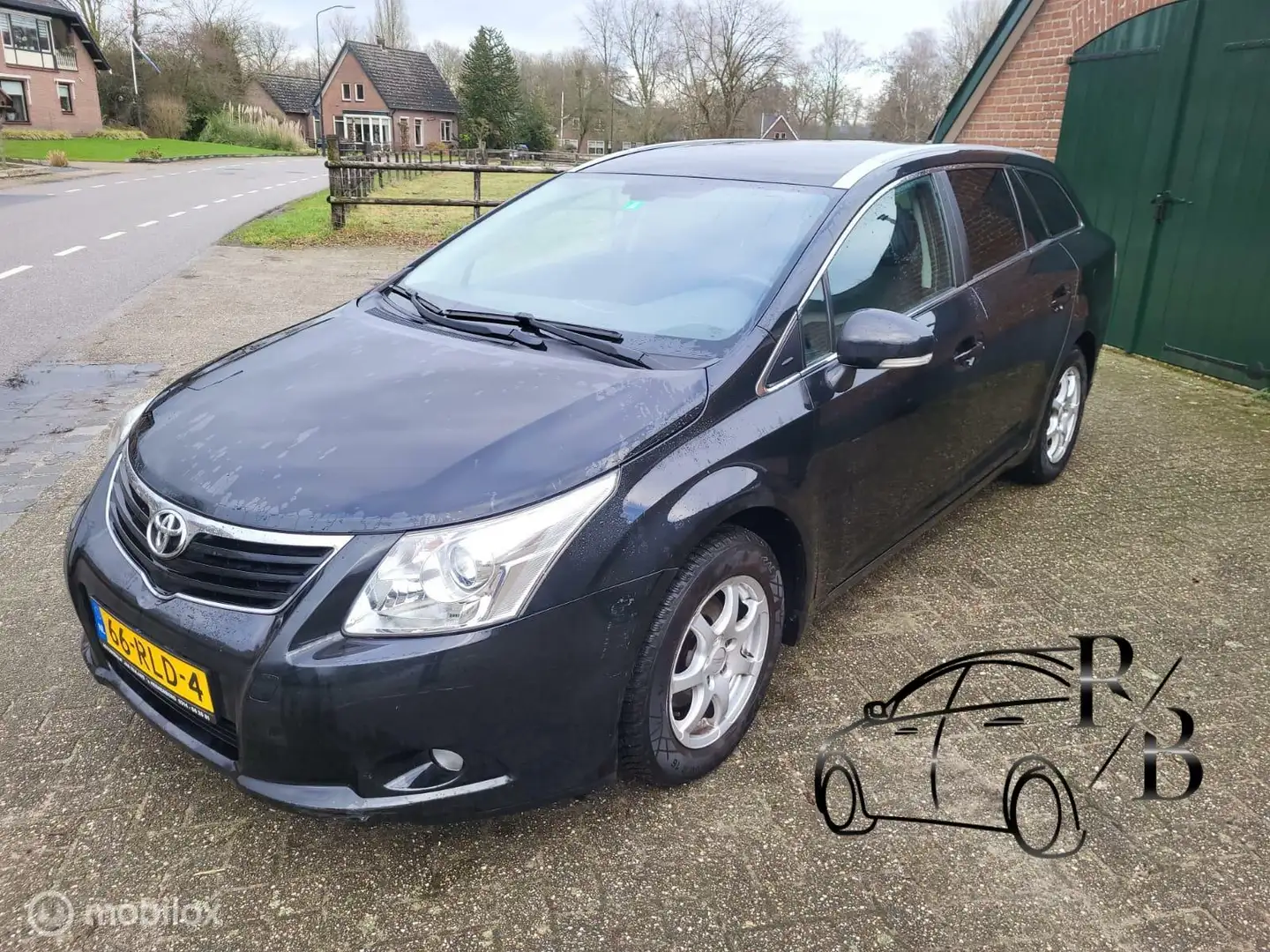 Toyota Avensis 2.0 D-4D Business Zwart - 1