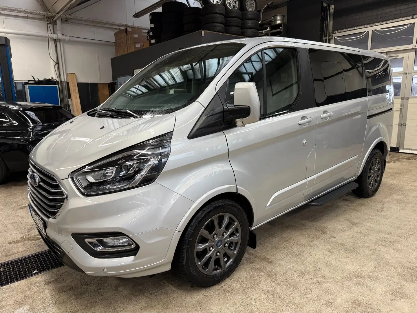 Ford Transit Tourneo Custom AUT. 320 L1 Titanium 8 Sitz AHK Silber - 1