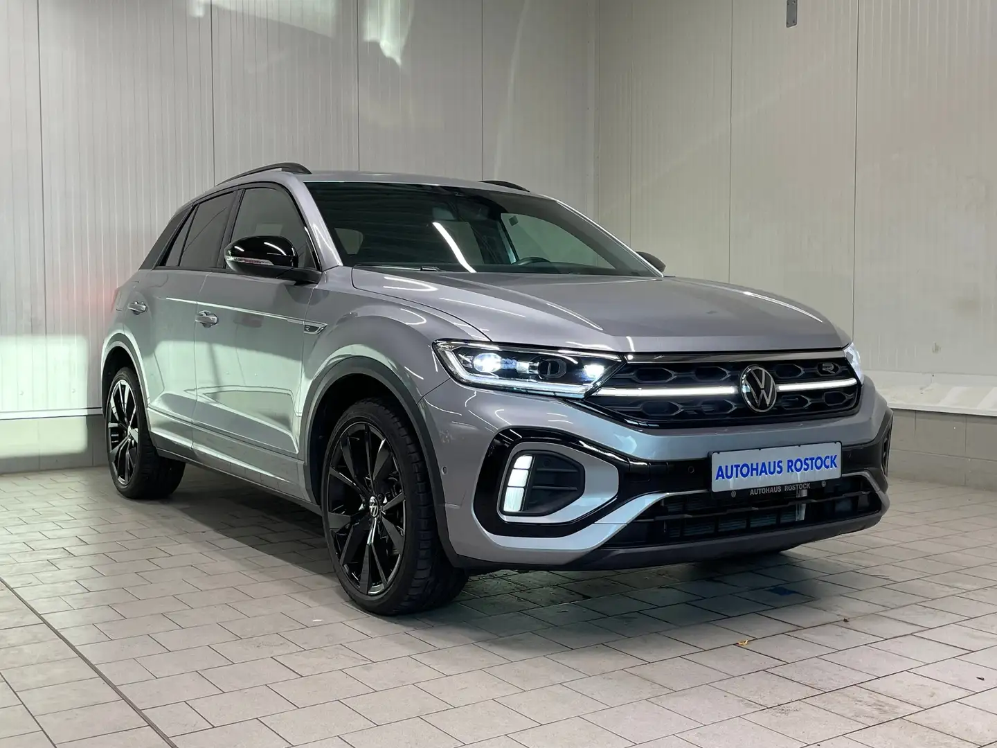 Volkswagen T-Roc R-Line 1.5 TSI DSG LED RFK TRAVEL Серебристый - 2