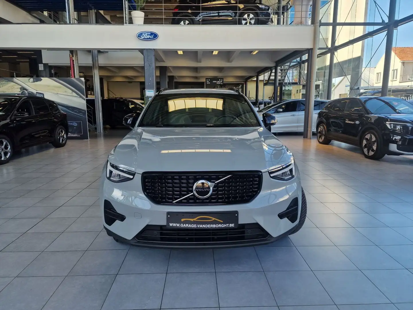 Volvo XC40 PLUS DARK BENZINE AUTOMAAT - 2