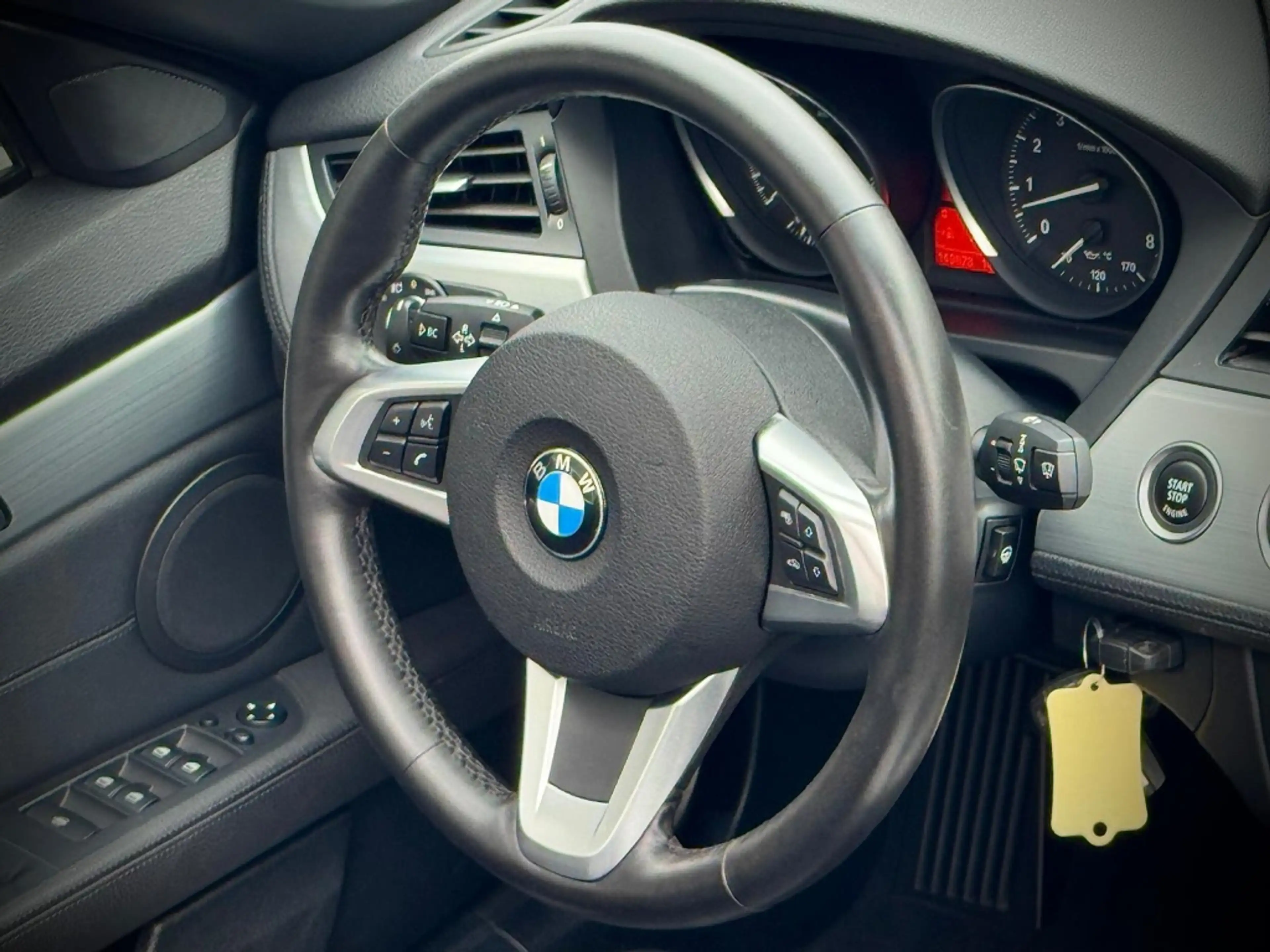 BMW Z4 Roadster (E89) sDrive 23i 204 pk / Tiefsee blau / — photo 25