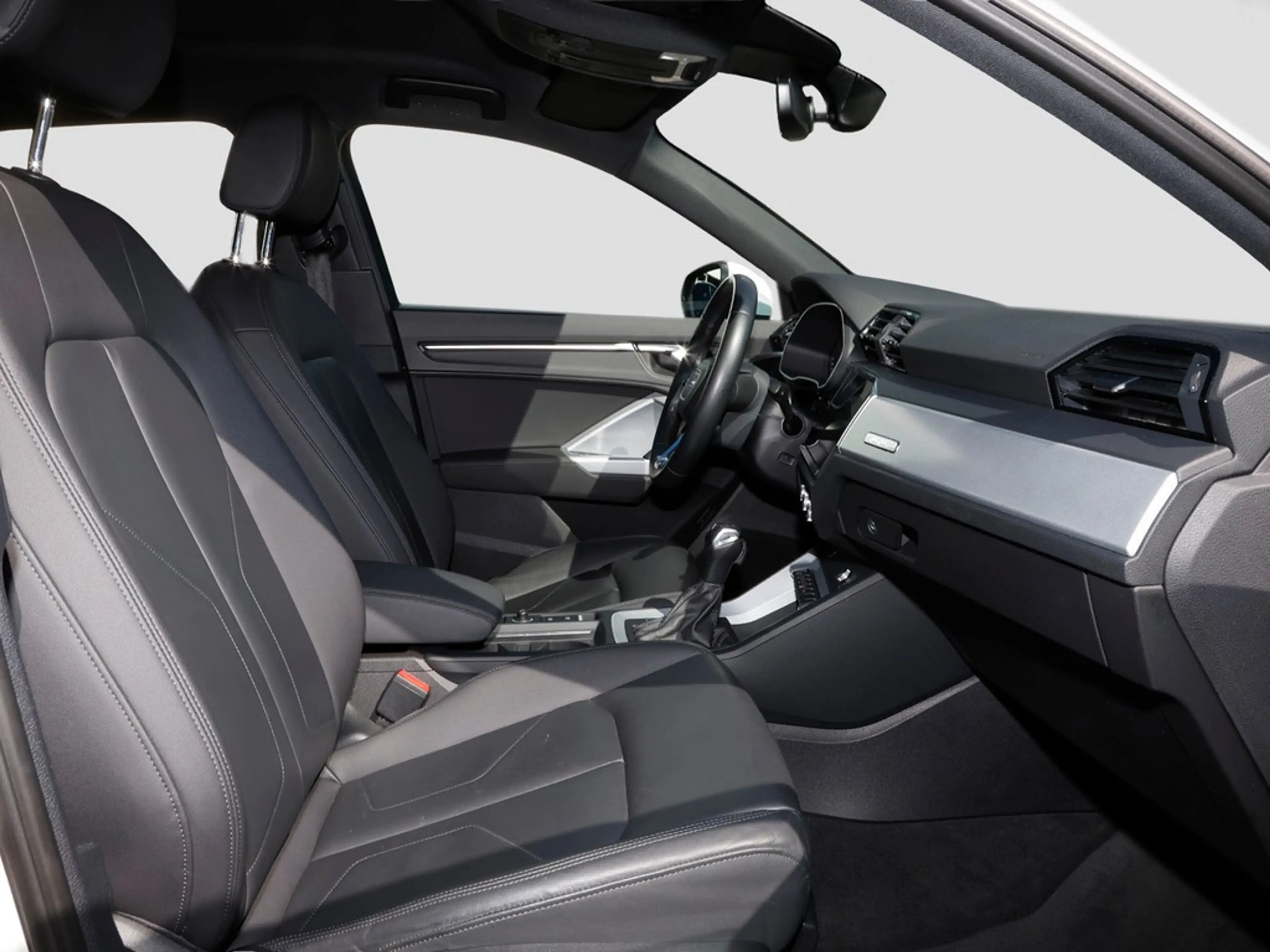 Audi Q3 40 TDI quattro S line Navi GRA Leder PDC+ — photo 11