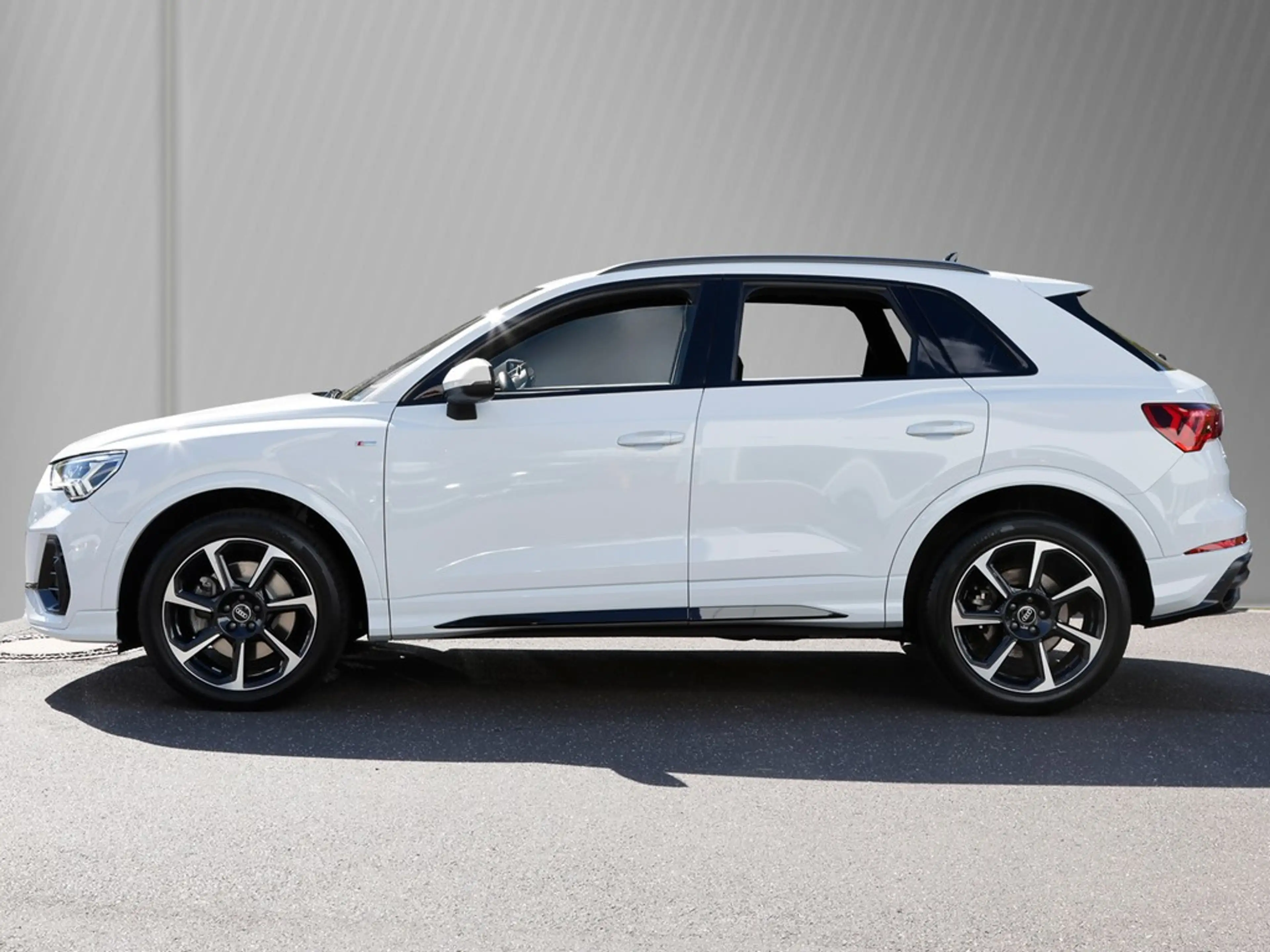 Audi Q3 40 TDI quattro S line Navi GRA Leder PDC+ — photo 5