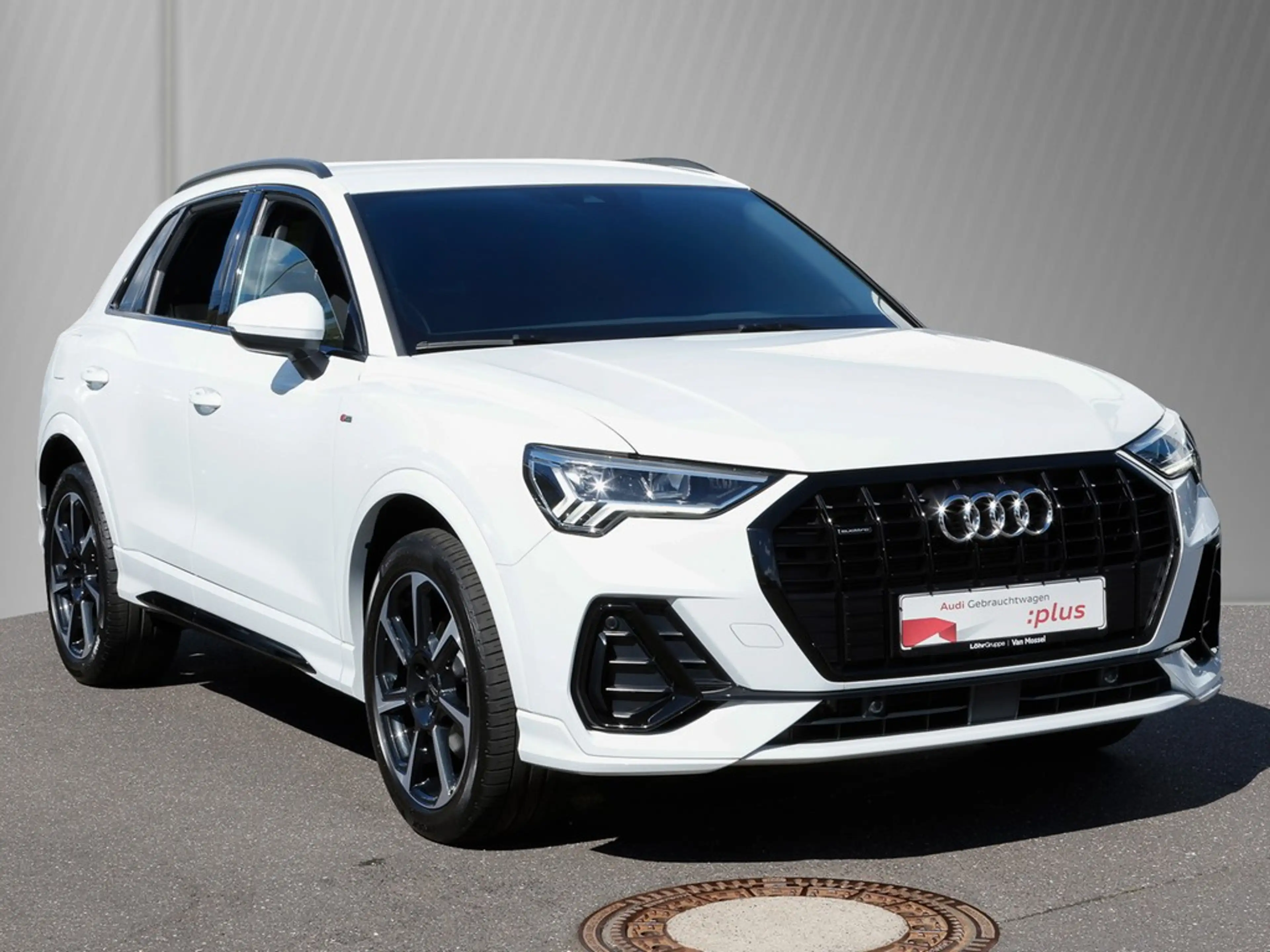 Audi Q3 40 TDI quattro S line Navi GRA Leder PDC+ — photo 4