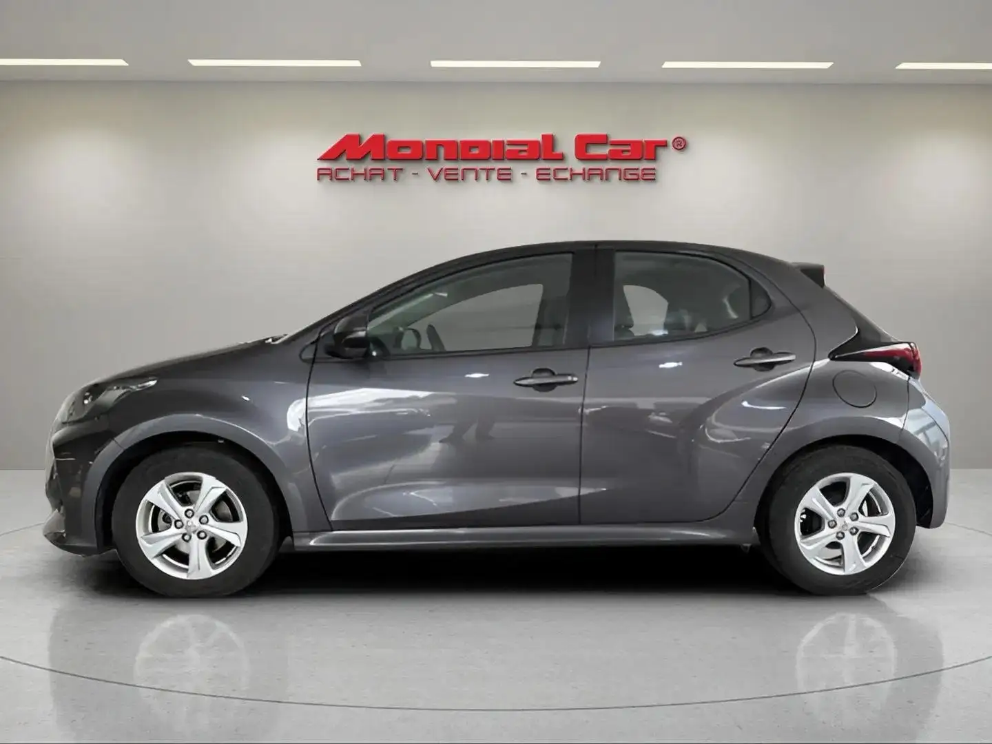Toyota Yaris Yaris 1.5i Dual VVT-iE * Caméra * Bluetooth * Gris - 2
