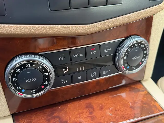 Mercedes-Benz C-Class view 17