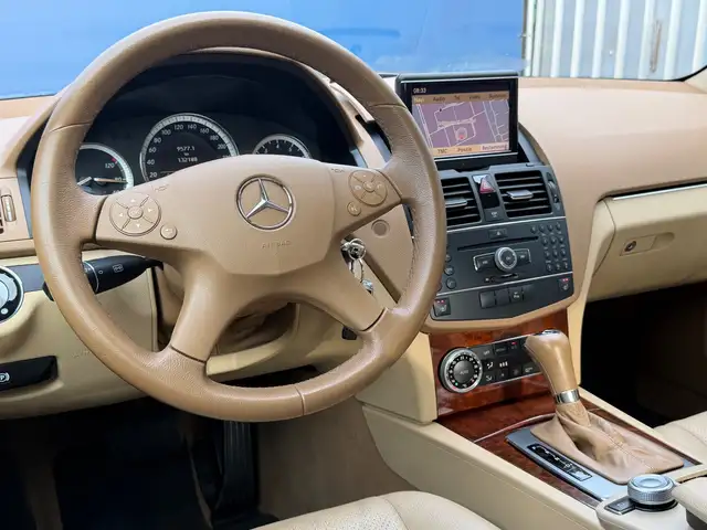 Mercedes-Benz C-Class view 24
