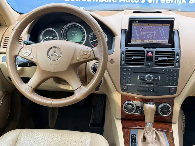 Mercedes-Benz C-Class view 4