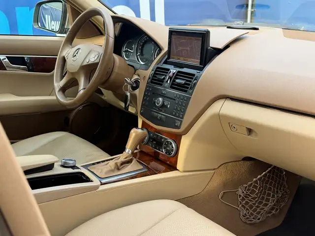 Mercedes-Benz C-Class view 29