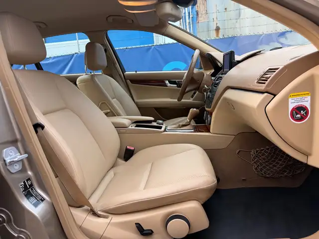 Mercedes-Benz C-Class view 9