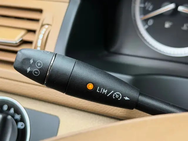 Mercedes-Benz C-Class view 26