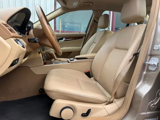 Mercedes-Benz C-Class view 8